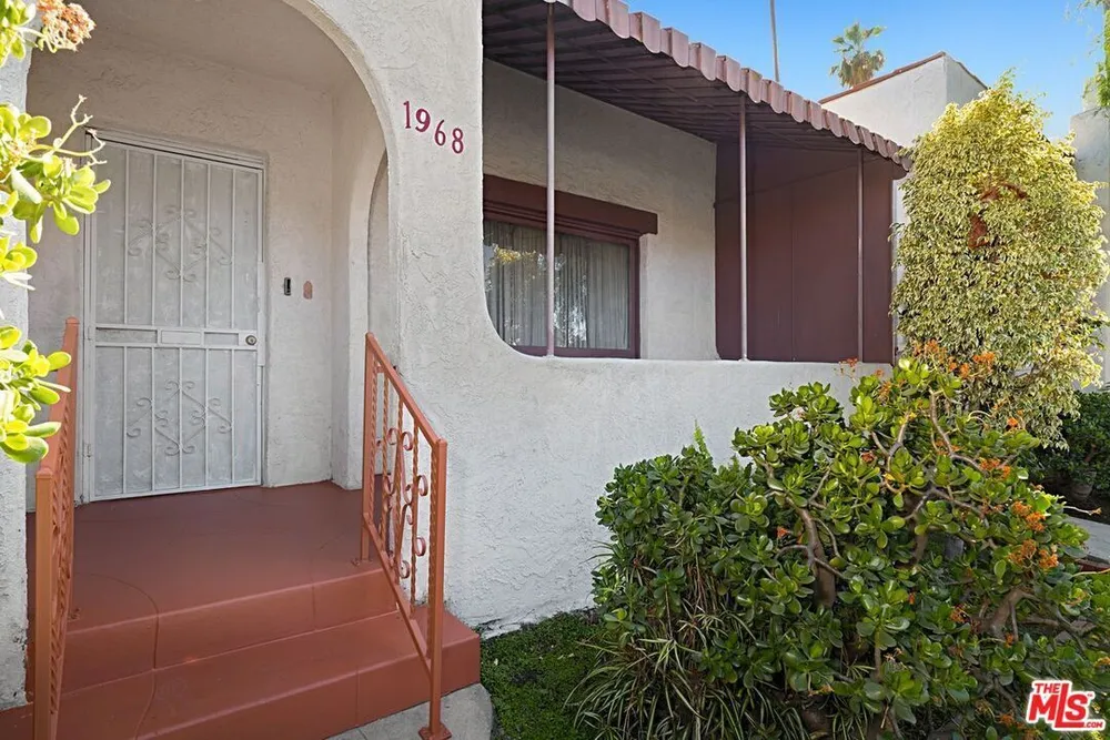 5700 S Gramercy Pl, South Los Angeles, CA 90062