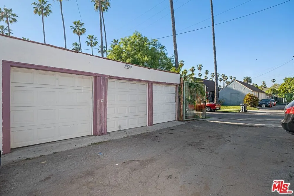 5700 S Gramercy Pl, South Los Angeles, CA 90062