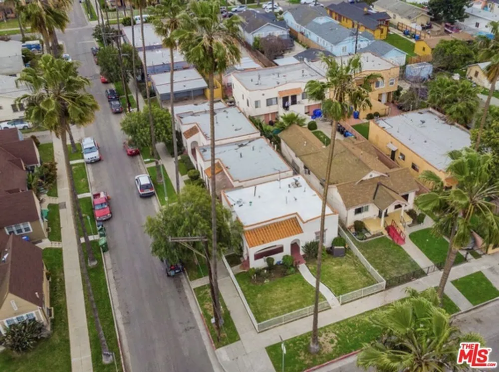 5700 S Gramercy Pl, South Los Angeles, CA 90062