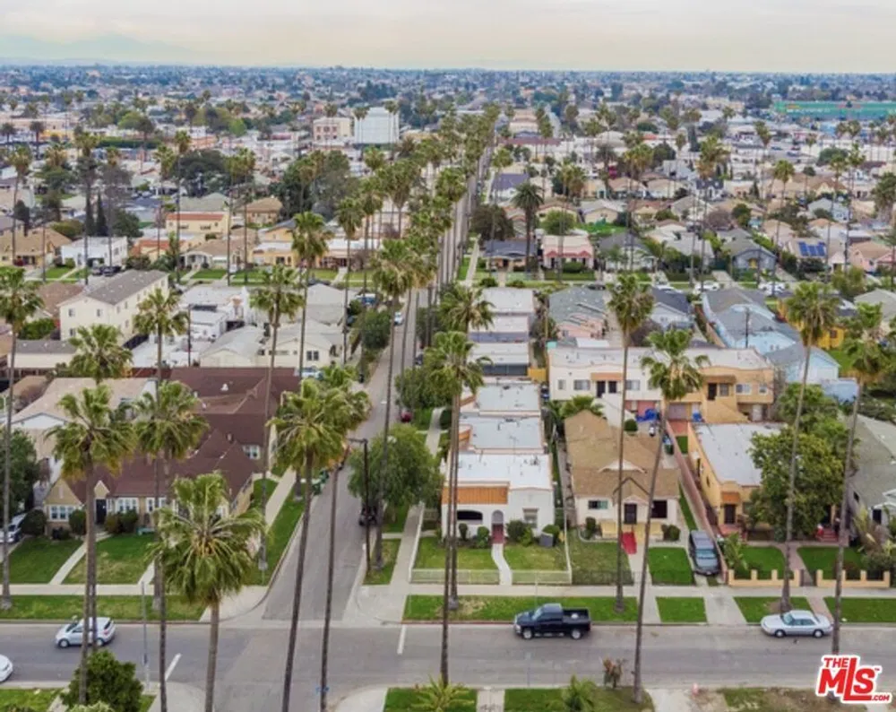 5700 S Gramercy Pl, South Los Angeles, CA 90062