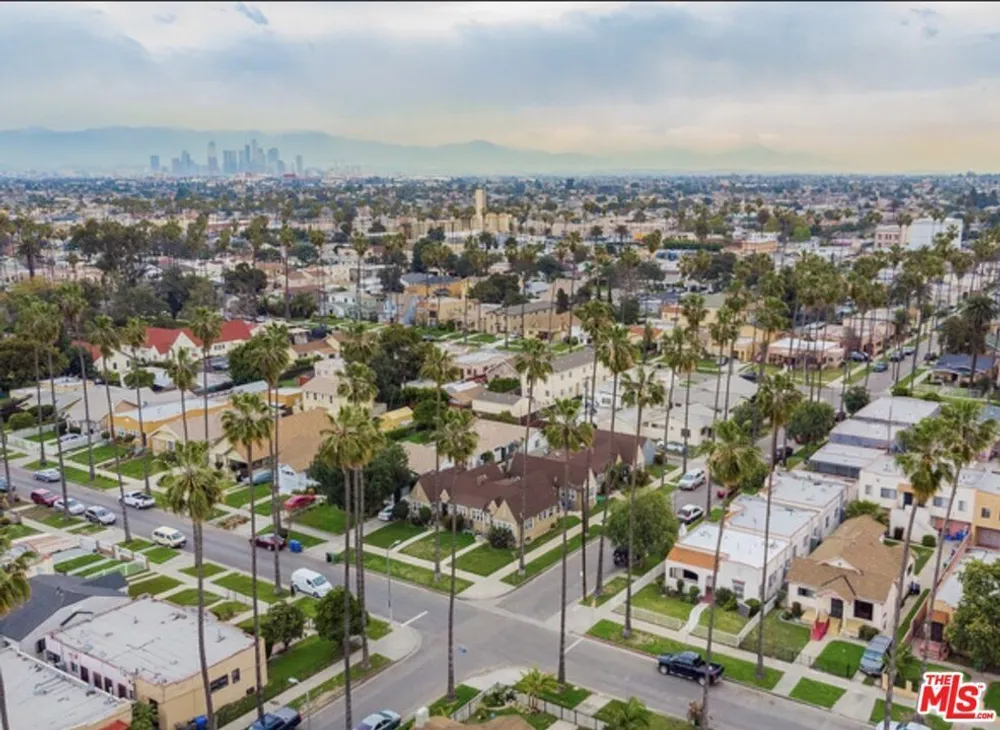 5700 S Gramercy Pl, South Los Angeles, CA 90062