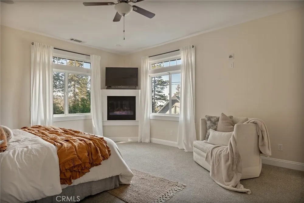 26385 Walnut Hills Dr, Lake Arrowhead, CA 92352