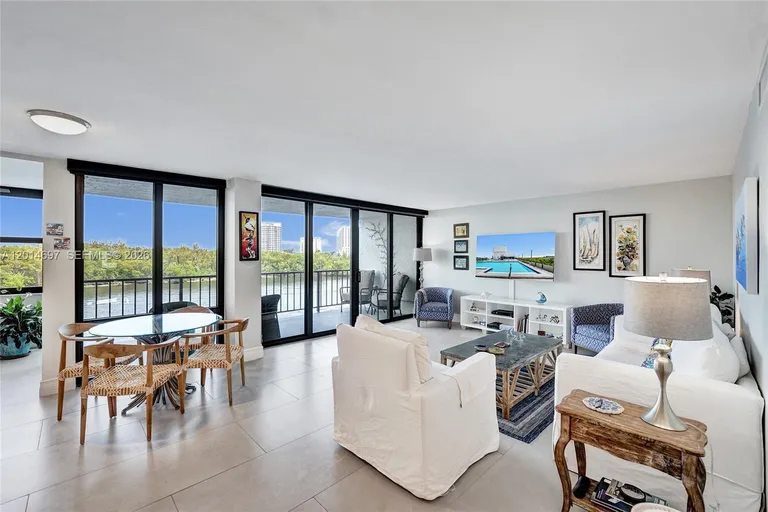 936 Intracoastal Dr, Fort Lauderdale, FL 33304