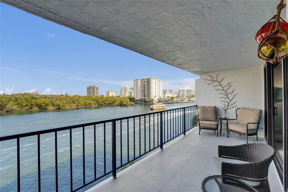 936 Intracoastal Dr, Fort Lauderdale, FL 33304