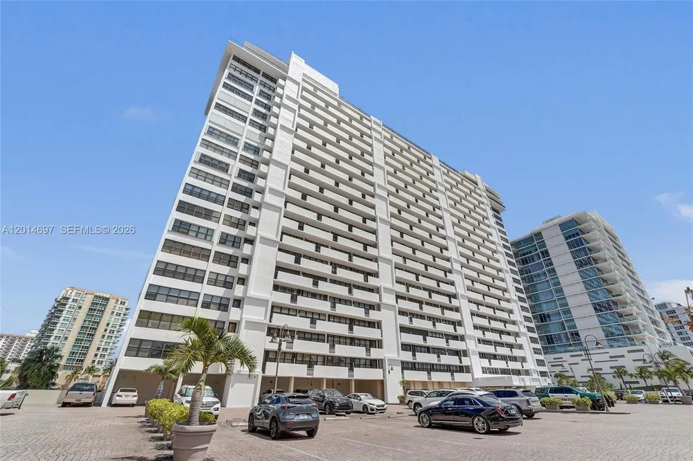 936 Intracoastal Dr, Fort Lauderdale, FL 33304