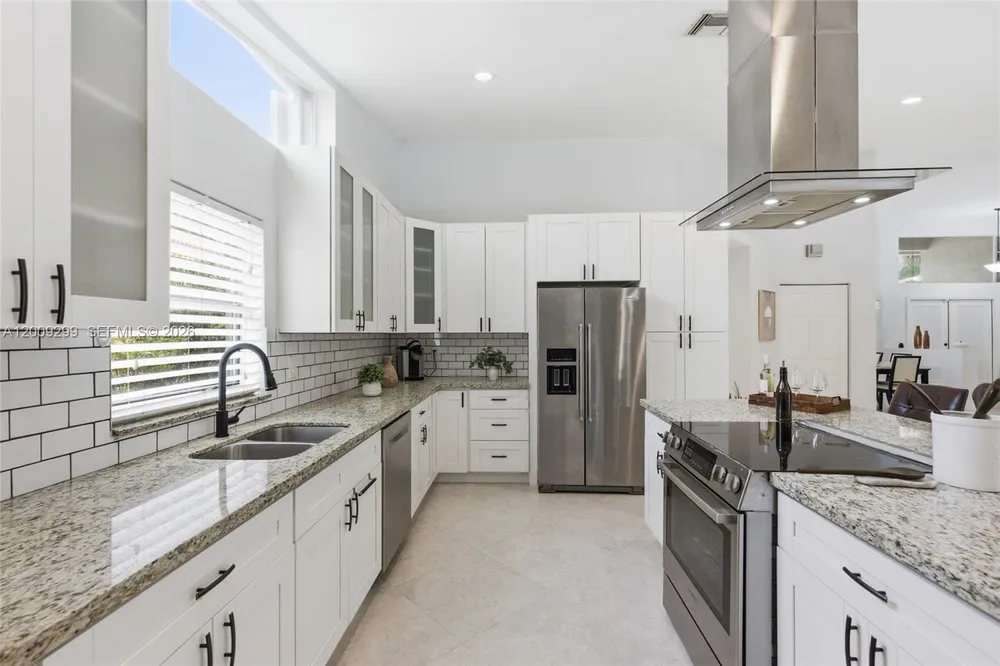1135 Fairfax Ln, Weston, FL 33326