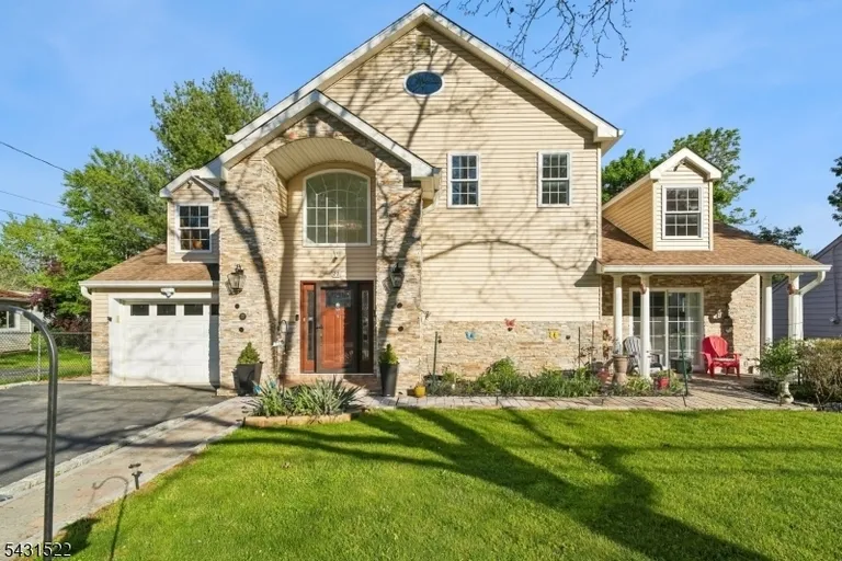22 Spier Dr, Livingston, NJ 07039