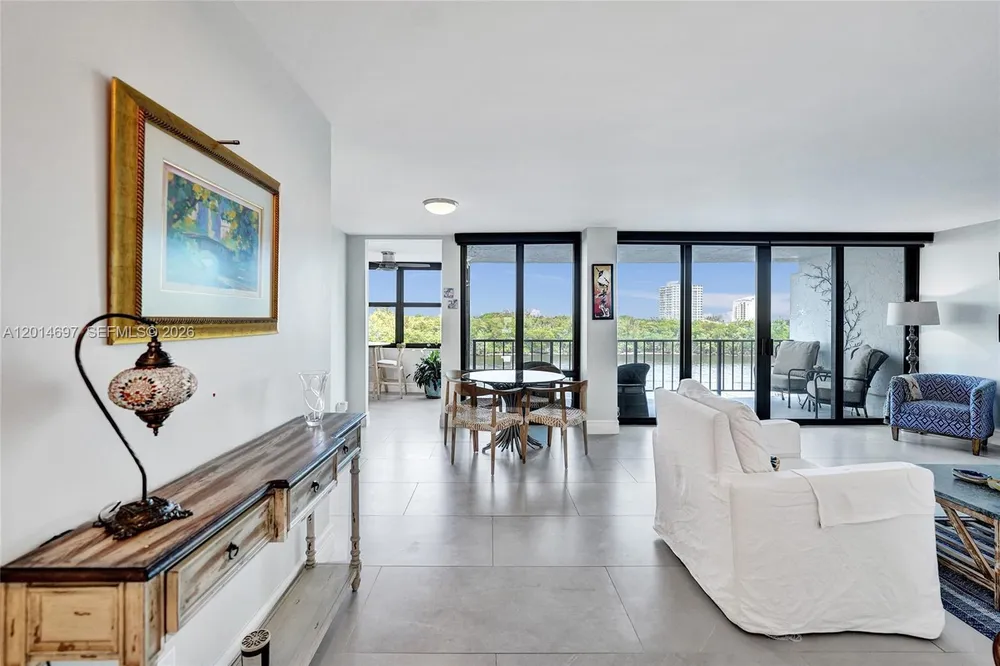 936 Intracoastal Dr, Fort Lauderdale, FL 33304
