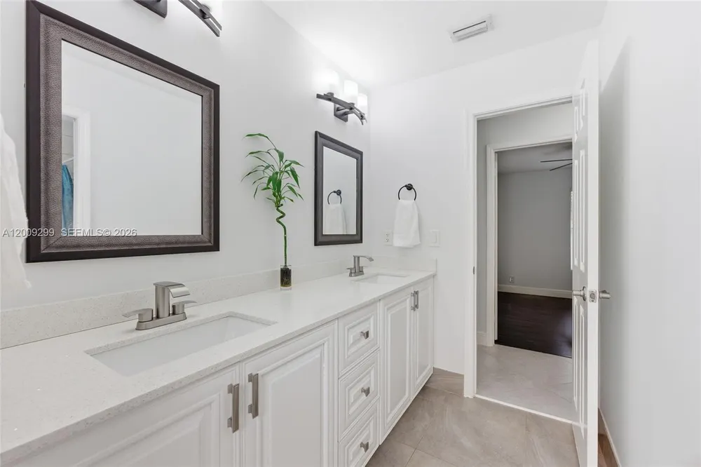 1135 Fairfax Ln, Weston, FL 33326