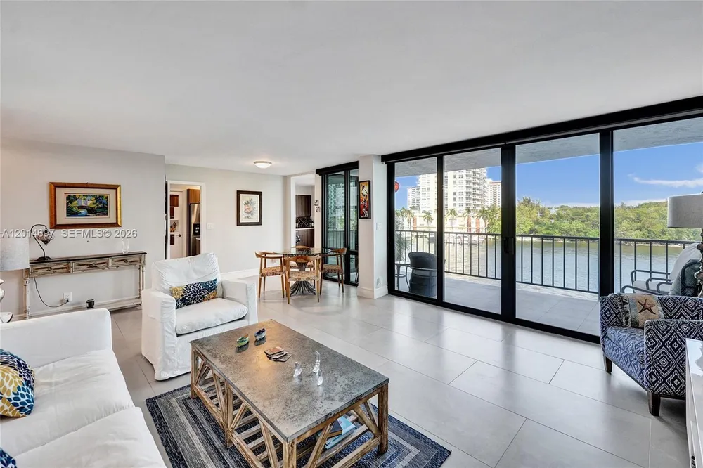 936 Intracoastal Dr, Fort Lauderdale, FL 33304