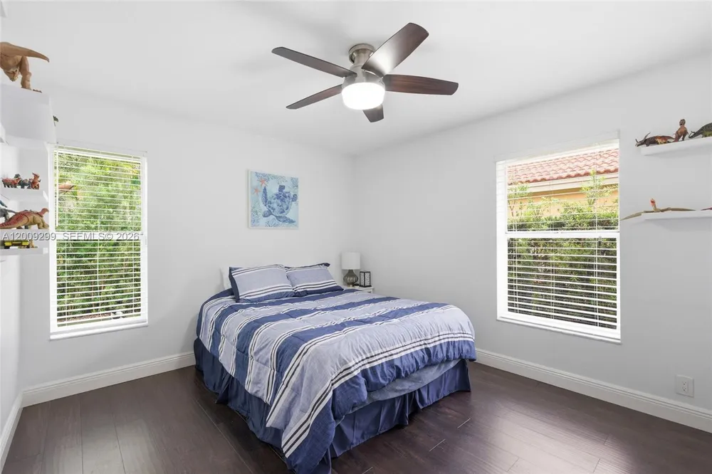 1135 Fairfax Ln, Weston, FL 33326