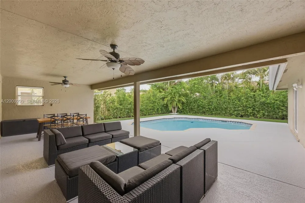 1135 Fairfax Ln, Weston, FL 33326