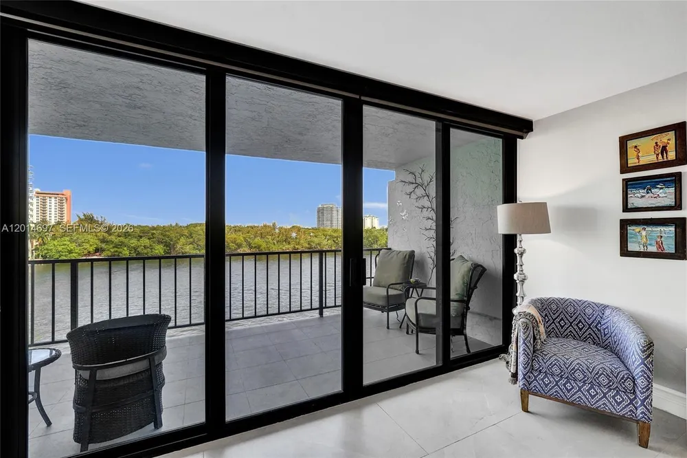 936 Intracoastal Dr, Fort Lauderdale, FL 33304