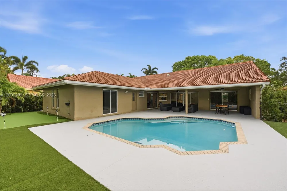 1135 Fairfax Ln, Weston, FL 33326