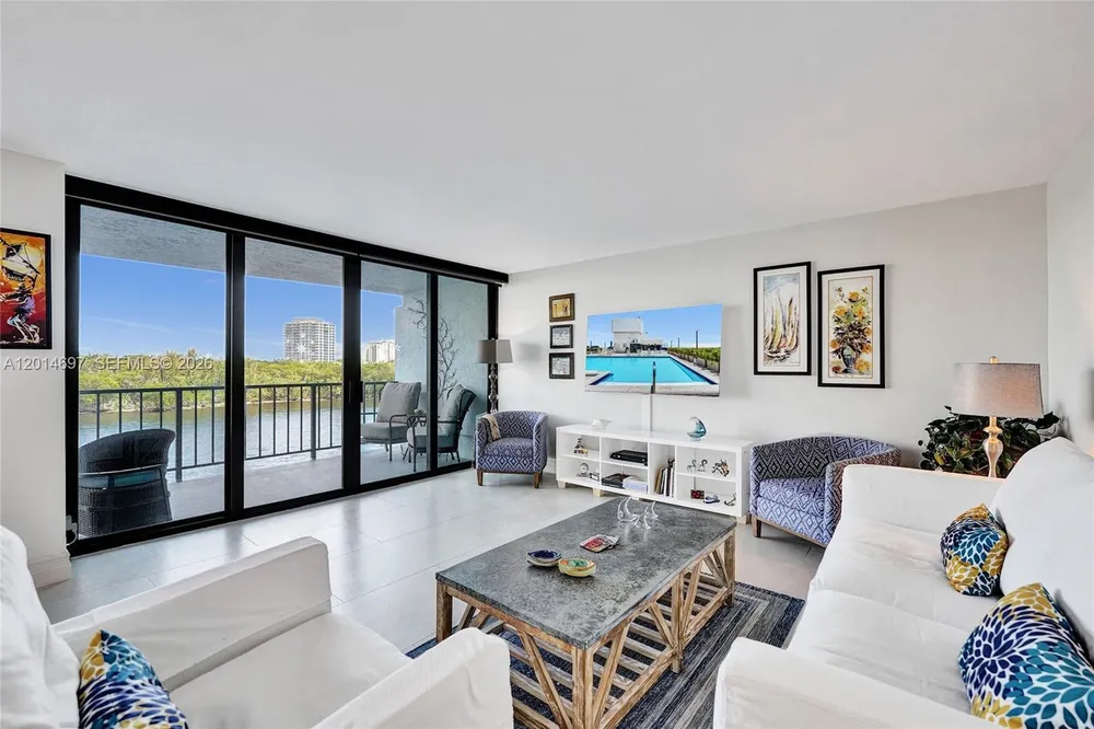 936 Intracoastal Dr, Fort Lauderdale, FL 33304