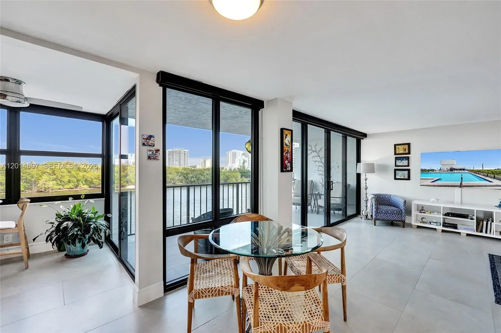 936 Intracoastal Dr, Fort Lauderdale, FL 33304
