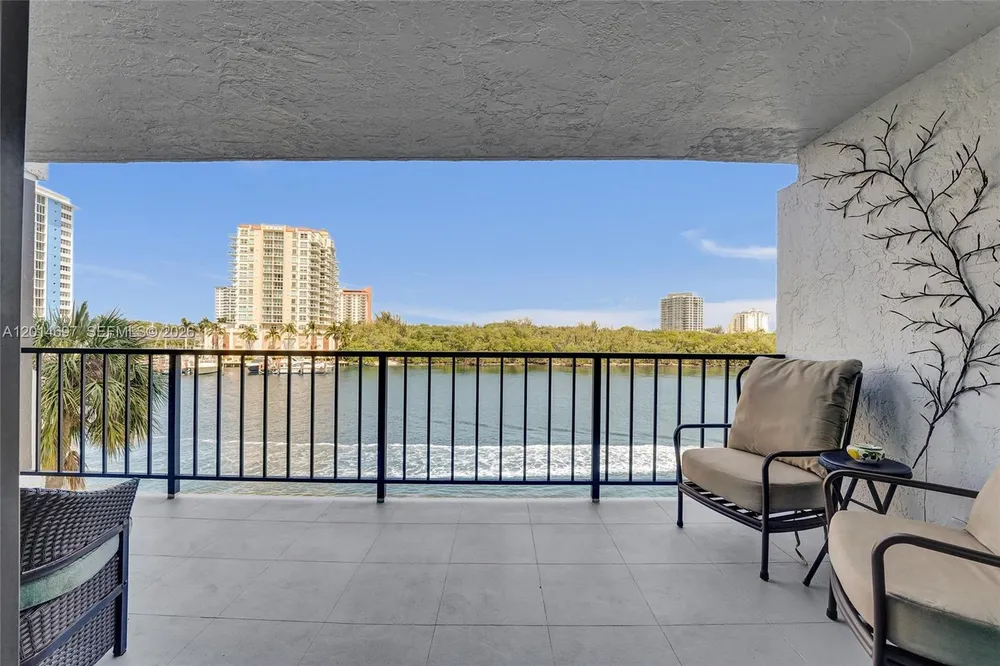 936 Intracoastal Dr, Fort Lauderdale, FL 33304