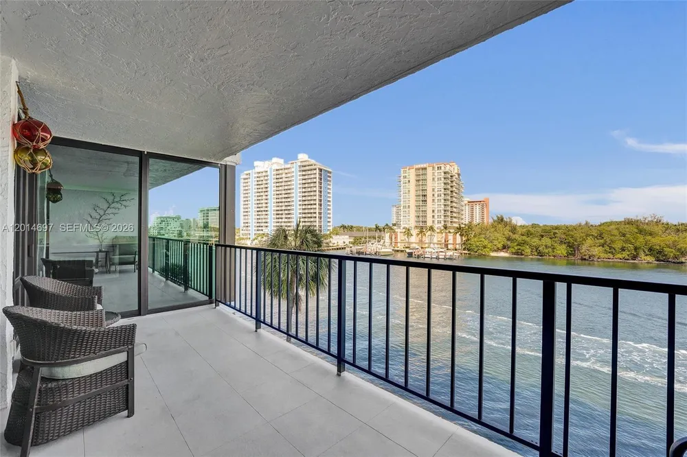 936 Intracoastal Dr, Fort Lauderdale, FL 33304