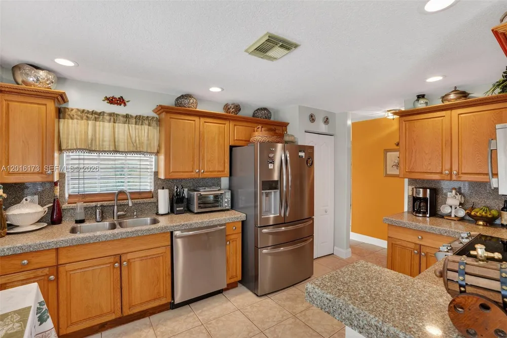 10331 SW 164th Ct, Miami, FL 33196
