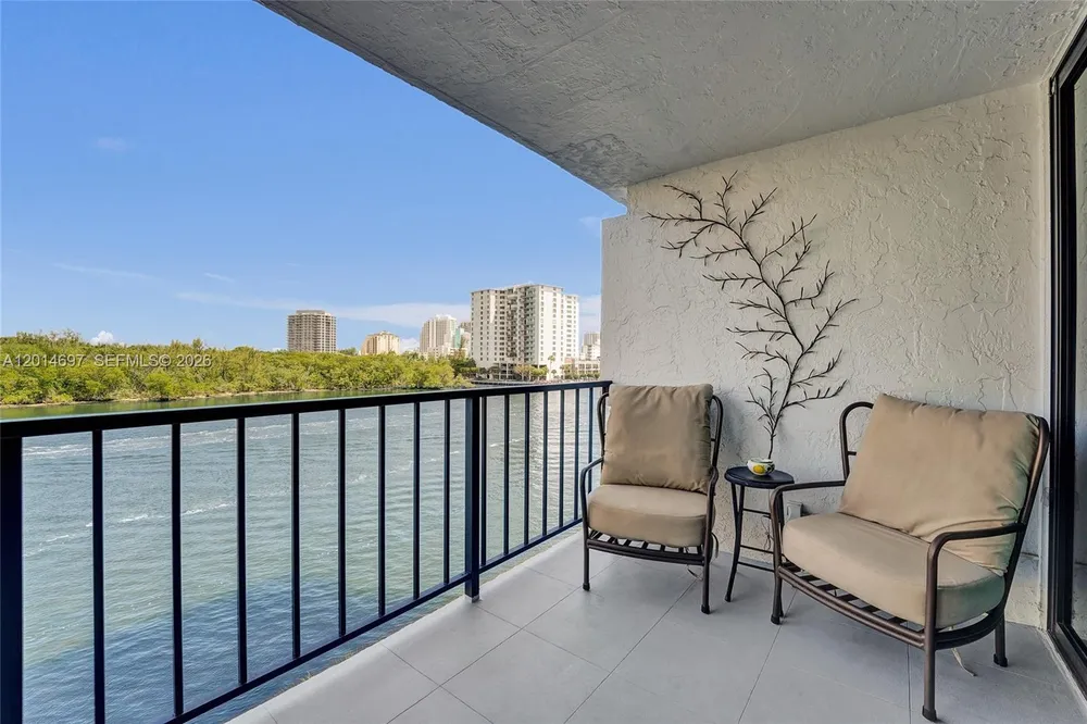 936 Intracoastal Dr, Fort Lauderdale, FL 33304
