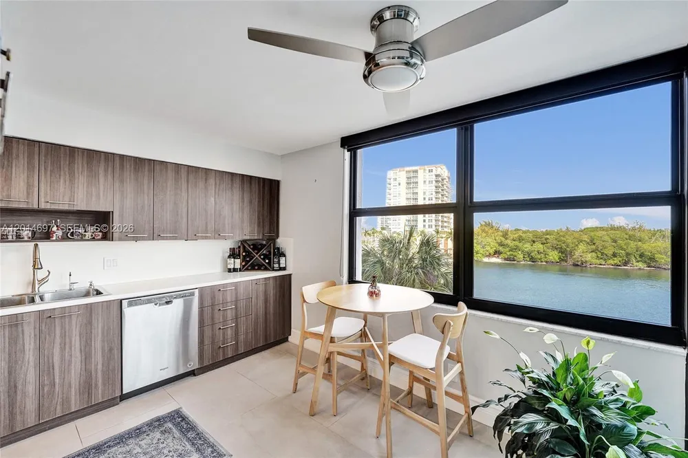 936 Intracoastal Dr, Fort Lauderdale, FL 33304