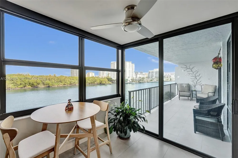 936 Intracoastal Dr, Fort Lauderdale, FL 33304