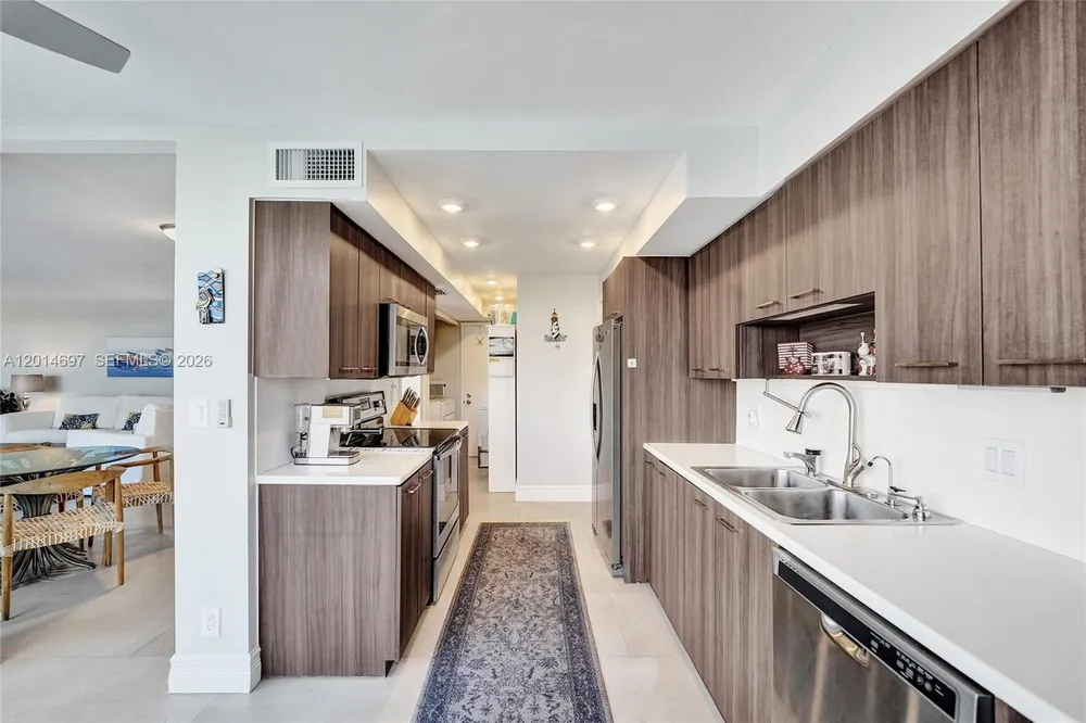 936 Intracoastal Dr, Fort Lauderdale, FL 33304