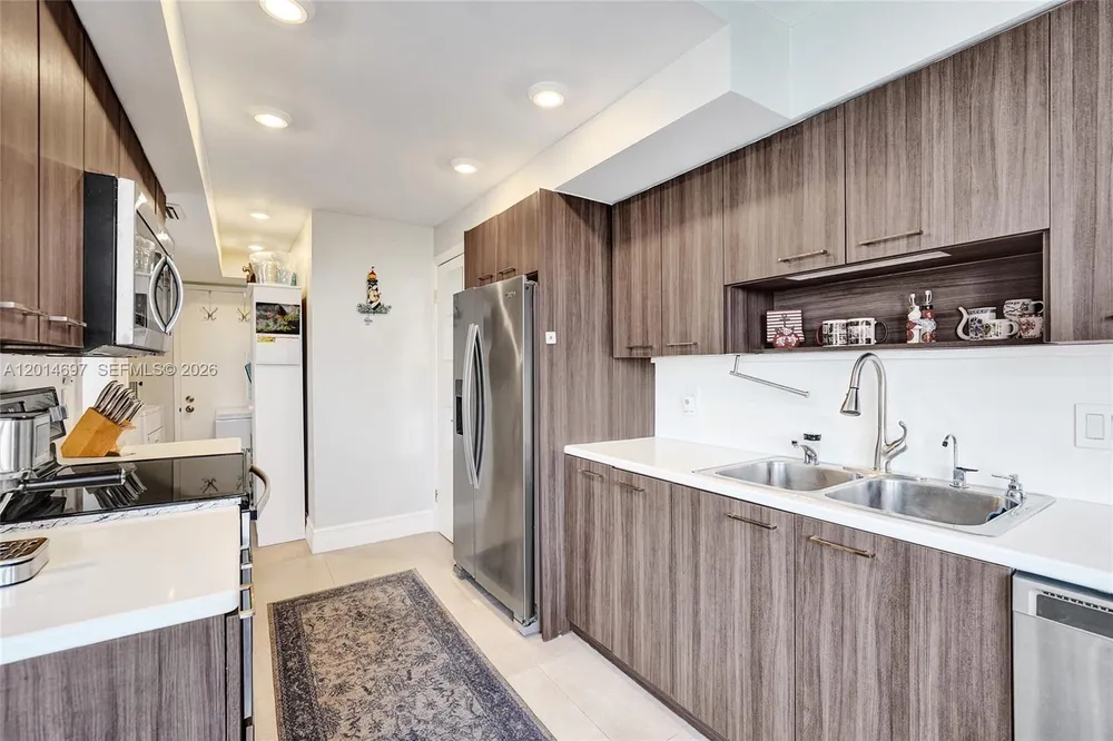 936 Intracoastal Dr, Fort Lauderdale, FL 33304