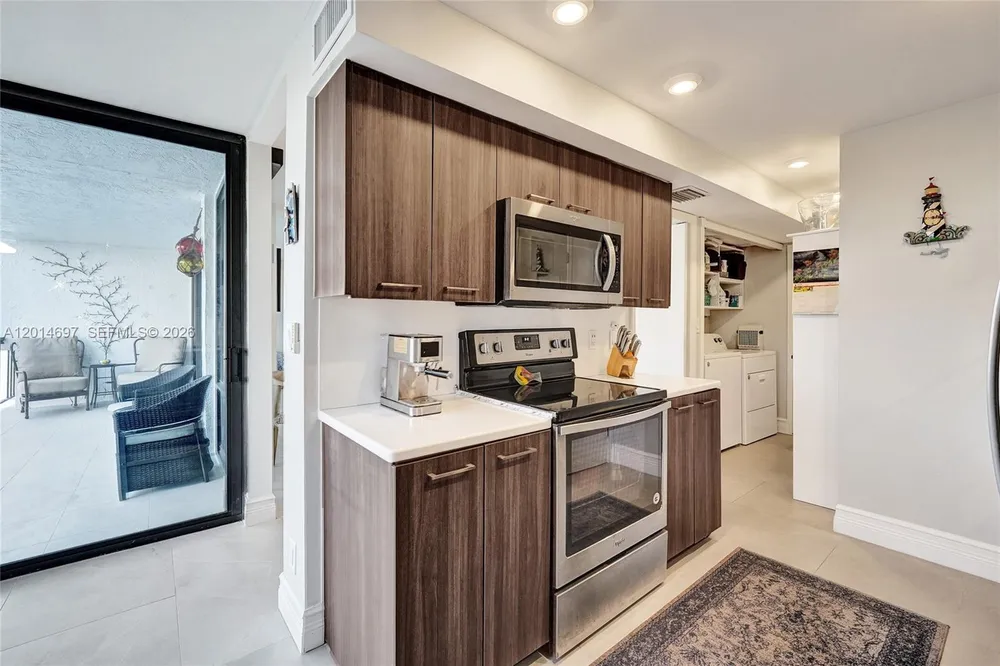 936 Intracoastal Dr, Fort Lauderdale, FL 33304