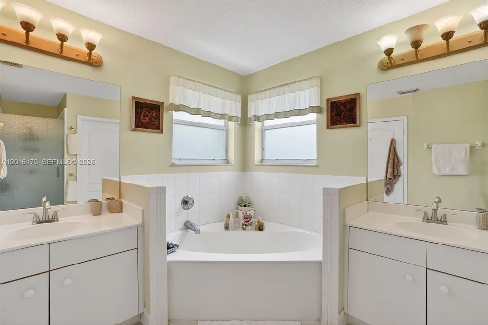 10331 SW 164th Ct, Miami, FL 33196