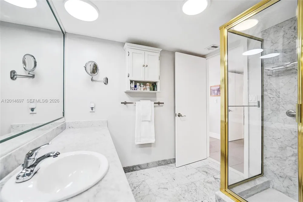 936 Intracoastal Dr, Fort Lauderdale, FL 33304