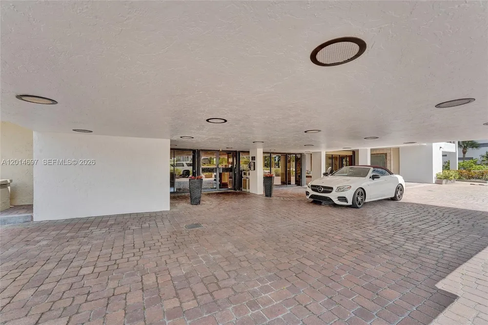 936 Intracoastal Dr, Fort Lauderdale, FL 33304