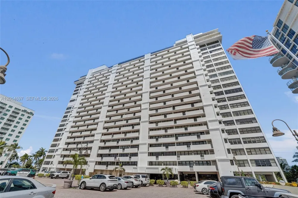 936 Intracoastal Dr, Fort Lauderdale, FL 33304