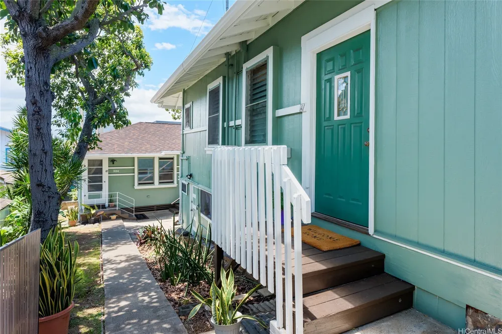 1634 Lusitana St, Honolulu, HI 96813