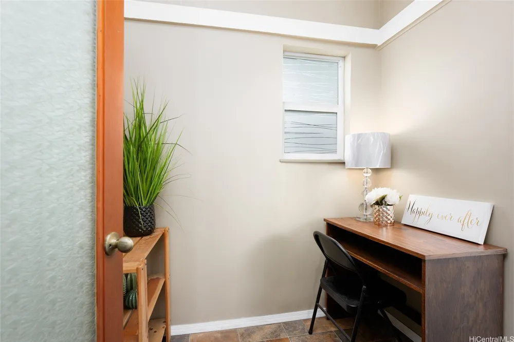 1634 Lusitana St, Honolulu, HI 96813