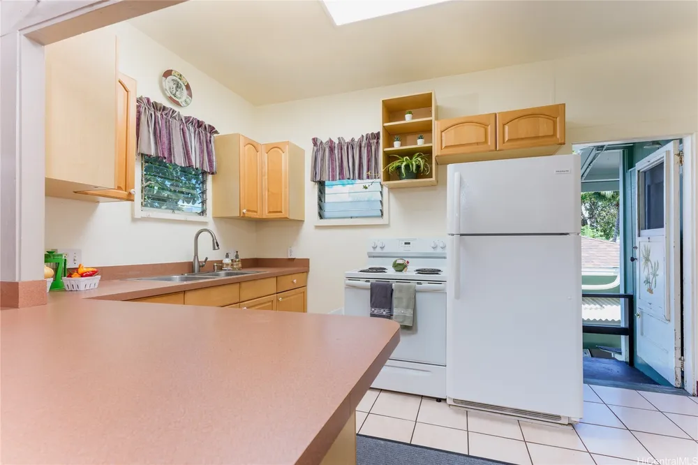 1634 Lusitana St, Honolulu, HI 96813