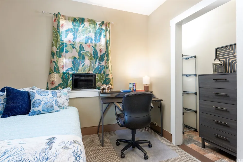 1634 Lusitana St, Honolulu, HI 96813