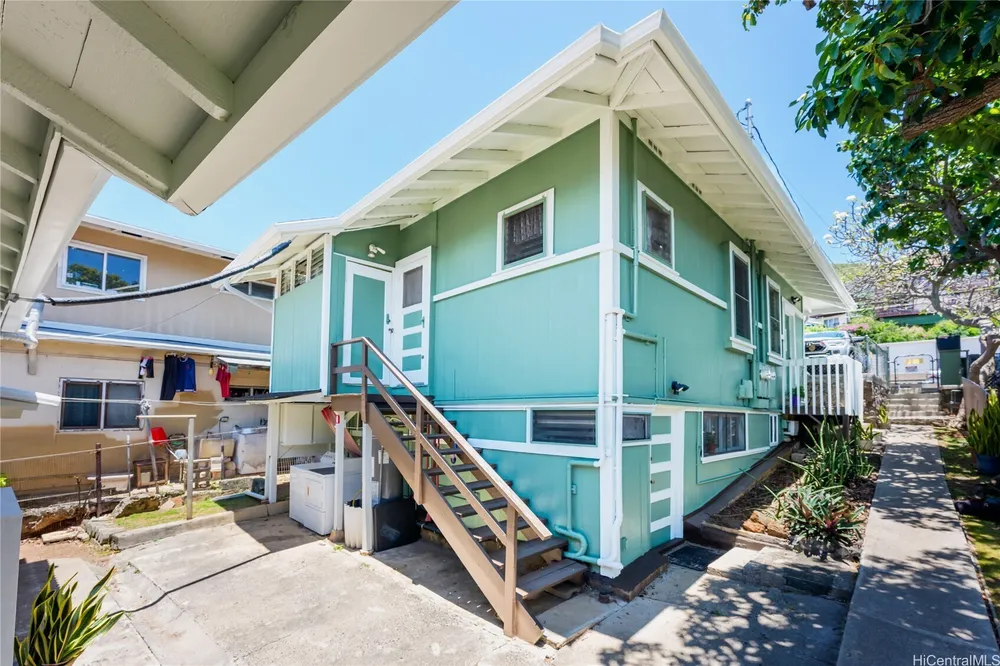 1634 Lusitana St, Honolulu, HI 96813