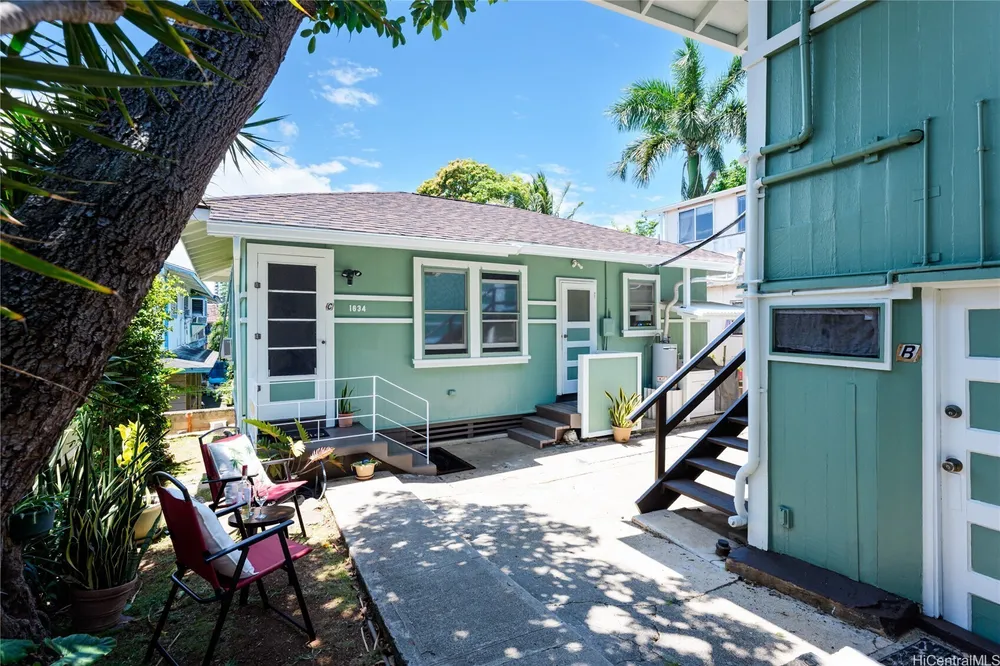 1634 Lusitana St, Honolulu, HI 96813