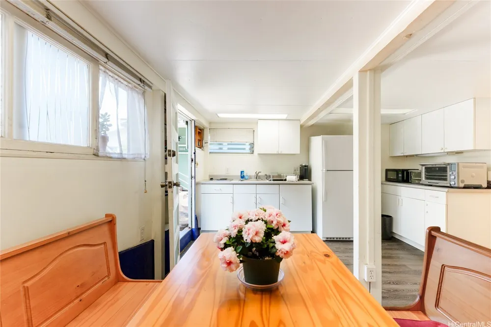 1634 Lusitana St, Honolulu, HI 96813