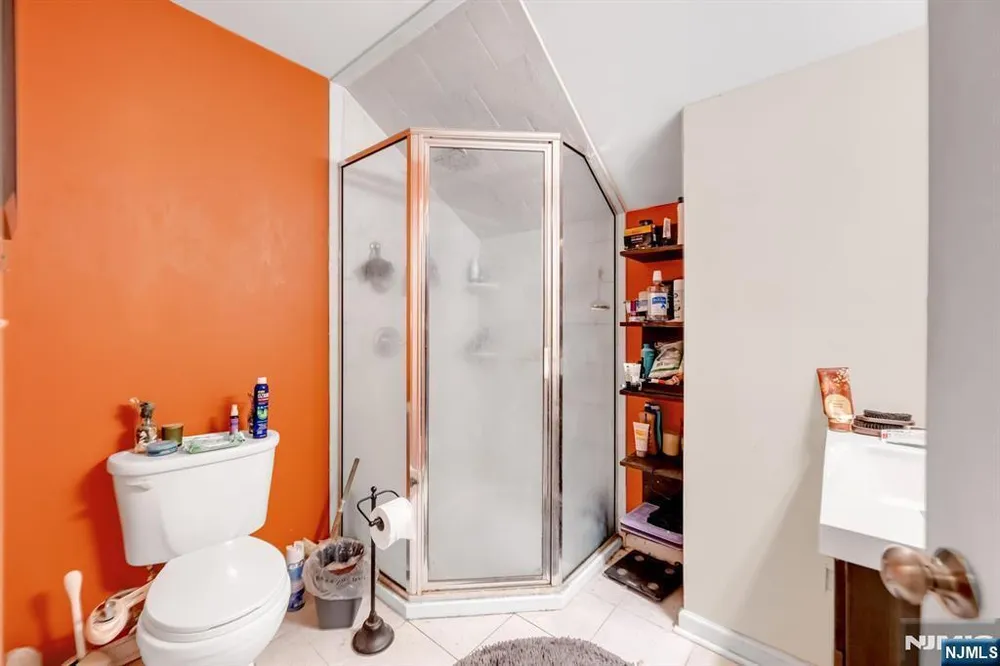 151 Washington St, Lodi, NJ 07644