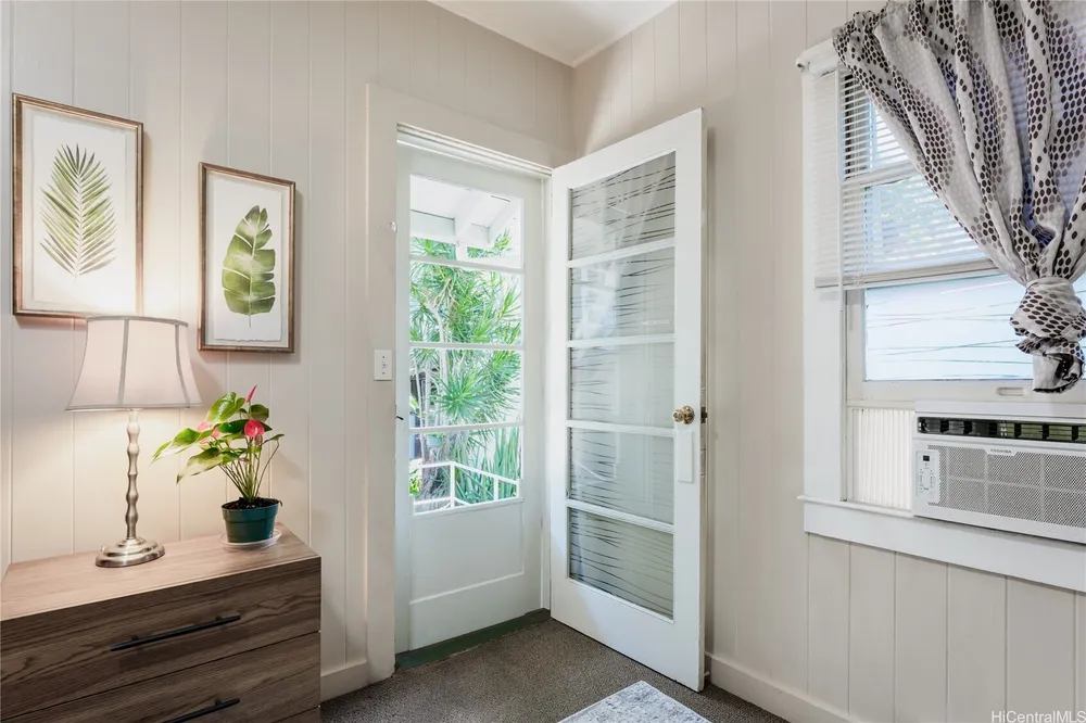 1634 Lusitana St, Honolulu, HI 96813