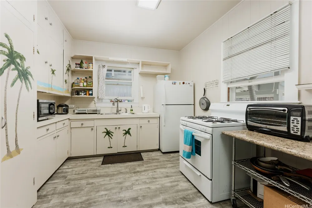 1634 Lusitana St, Honolulu, HI 96813