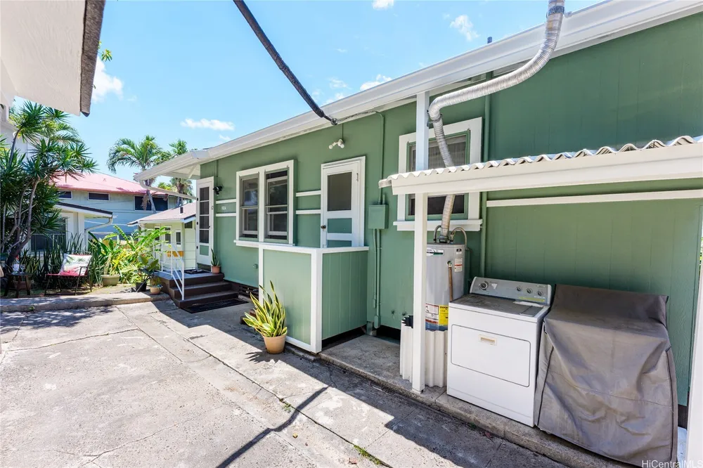 1634 Lusitana St, Honolulu, HI 96813