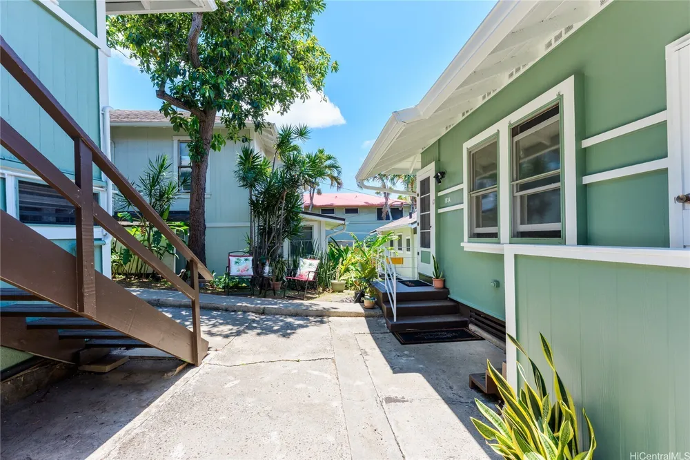 1634 Lusitana St, Honolulu, HI 96813