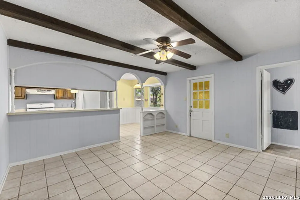 6711 Yellow Rose St, Leon Valley, TX 78238