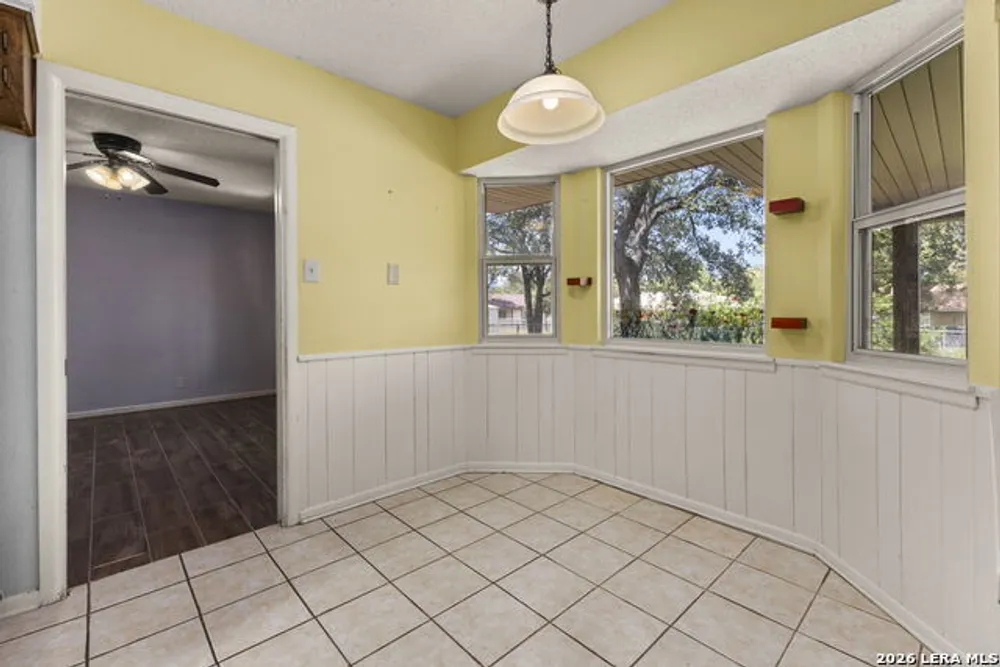 6711 Yellow Rose St, Leon Valley, TX 78238