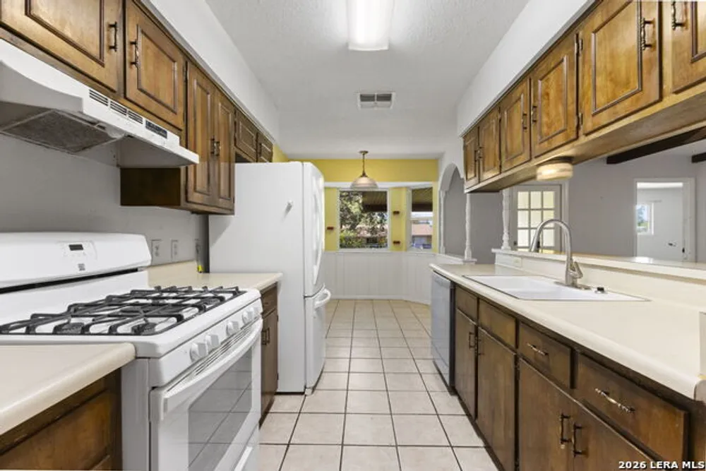 6711 Yellow Rose St, Leon Valley, TX 78238