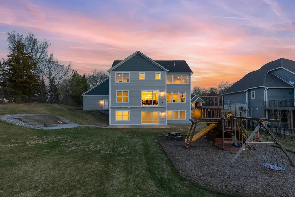 16860 Valley Rd, Eden Prairie, MN 55347-2833