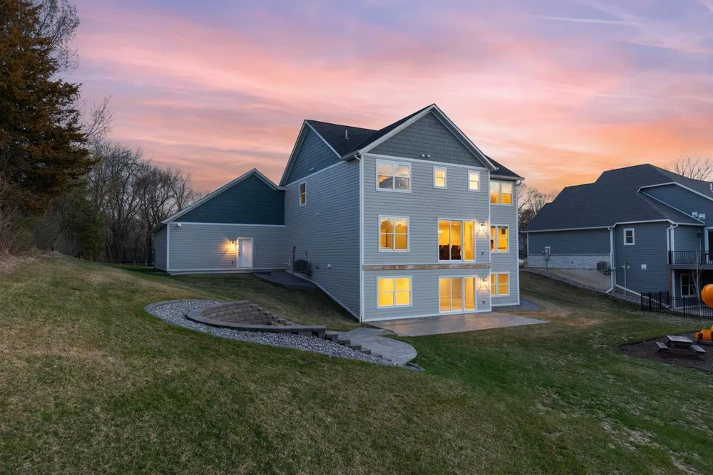 16860 Valley Rd, Eden Prairie, MN 55347-2833